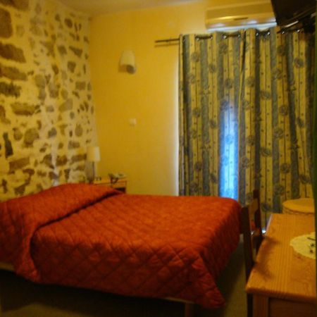 Отель Le Bilboquet Le Puy-en-Velay Номер фото